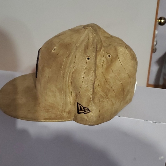 Red Sox hat - Picture 2 of 8